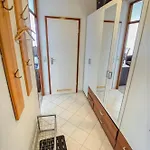 - Haus F, App 0f0604 *